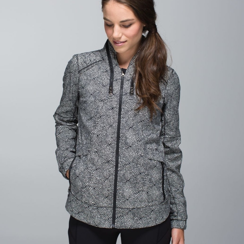 Lululemon Spring Forward Jacket Plush Petal Black Ghost / Black